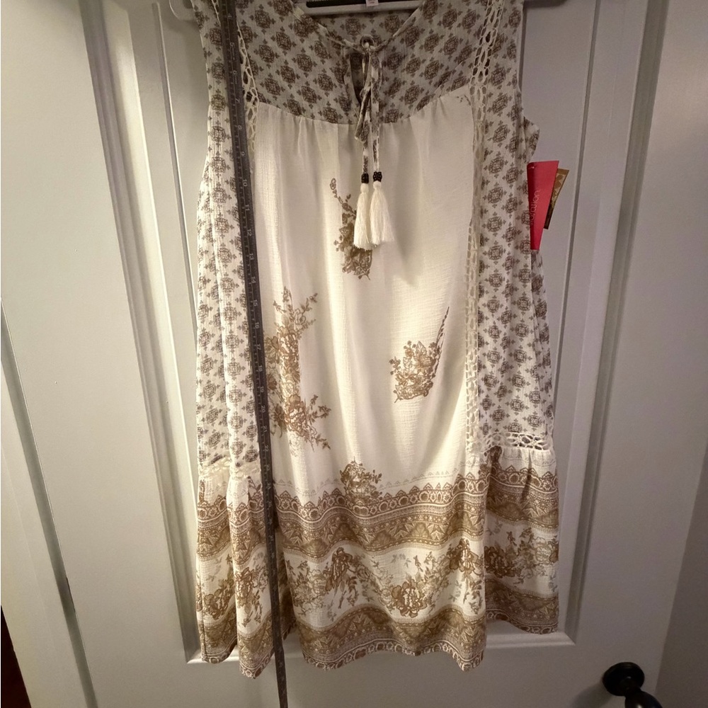 Xhilaration Geometric Patterned Top in Gray and Brown - Picture 7 of 14